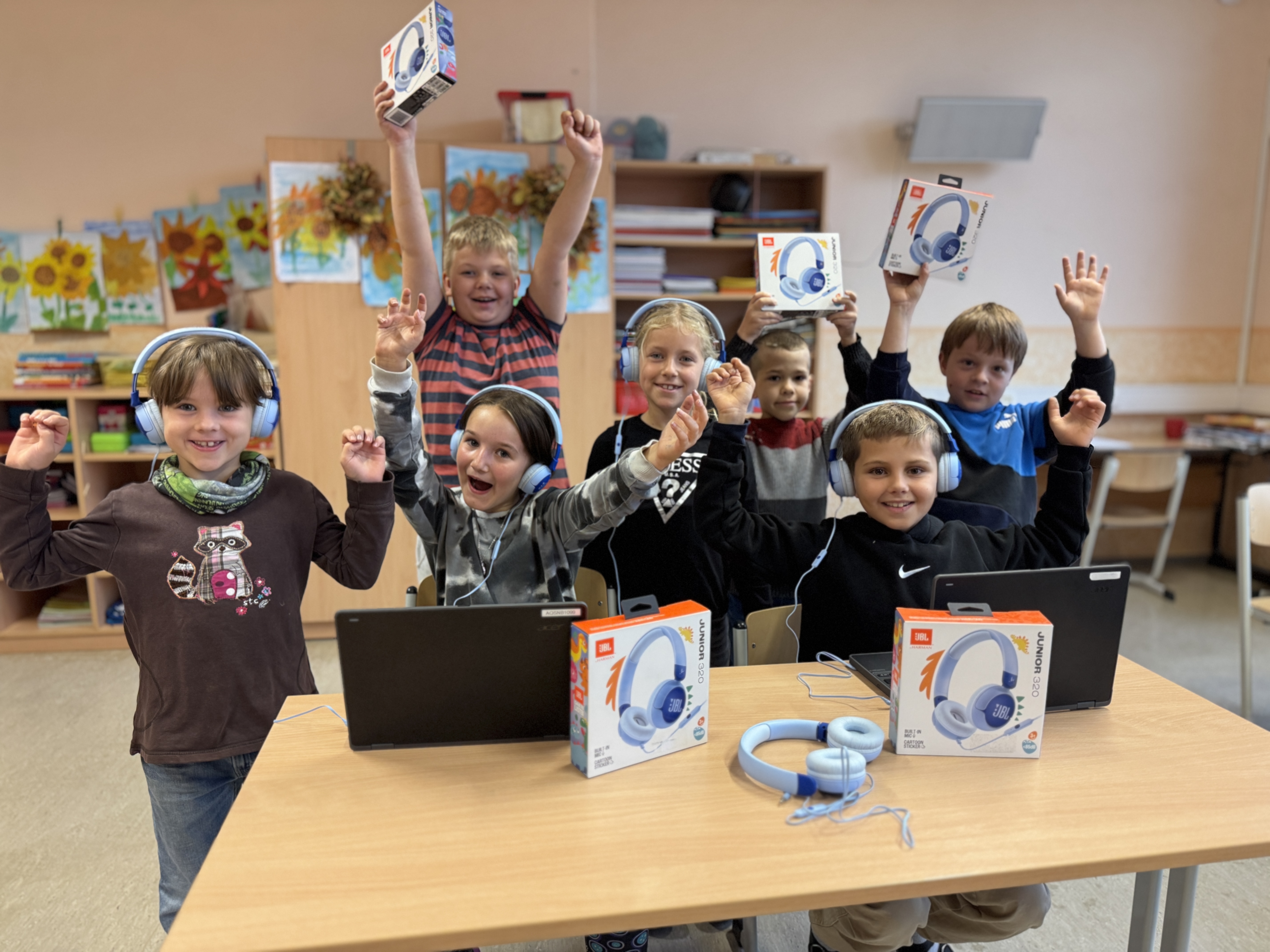 Spenden&uuml;bergabe MediMax Kopfh&ouml;rer